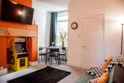 Manchester 3BR House Contractor Hospital Uni