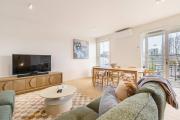 Stylish Spacious Apartment in Malvern
