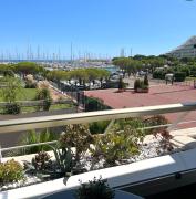 STUDIO-PORT-MARINA, Parking privé, climatisé au "DUCAL"