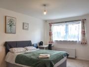 Spacious 2-Bedroom Ground Floor Flat with 2 Double Beds, Sleeps 4 in Central Aberdeen