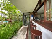 Casa com imenso jardim, sauna e piscina