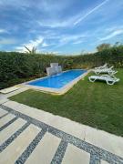 فيلا مع حمام سباحه وجاردن 0306-888-0106