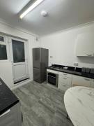 38LYW Large Ensuite Room - Stratford, London