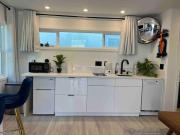 Cute Studio with AC and Backyard