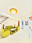 Aesthetic House - 3 minutes away from Airport