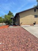 River Side Downtown 3 mins away!!