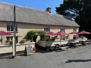 Drewe Arms Bunk Rooms & Church Cottage Drewe Arms Bunk Rooms & Church Cottage