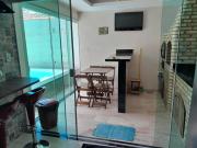 Casa em condomínio com piscina e churrasqueira