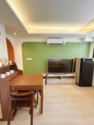 Top Sathani Khlong Tan Top Sathani Khlong Tan