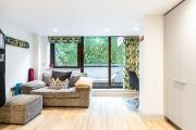 Chiswick Studio Retreat with Private Balcony