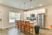 Modern Townhome with Yard 5 Mi to Dtwn Charlotte