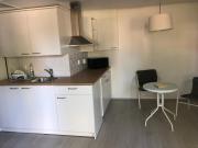 Viihtyisä kalustettu kaksio, joka on juuri uusittu, omakotitalon alakerrassa omalla sisäänkäynnillä