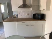 Viihtyisä kalustettu kaksio, joka on juuri uusittu, omakotitalon alakerrassa omalla sisäänkäynnillä