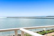 Executive Waterfront Apartment - Palms at The Pier