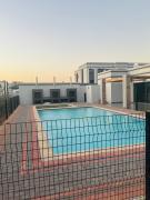 Enzo Stays - Sarona City