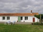 Charmant Gîte Rénové avec Jardin Privé, Cheminée et WiFi à Vairé, Vendée - FR-1-426-411