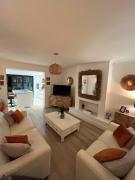 Spacious 4BR 2 baths House, Near Canary Wharf DLR Access