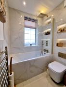 Spacious 4BR 2 baths House, Near Canary Wharf DLR Access