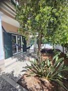 Spacious 3BR - Fireplace, garden studio and surfboards