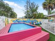 Modern Bright Escape Mins Beach, Pool, Hot Tub