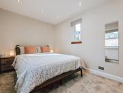 The Modern and Bright Warwick Way Apartment