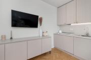 Jasny Apartament dla 6 Osób w Gdyni, 2 Sypialnie i Balkon by Noclegi Renters