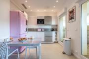 LB Vacation Rentals I Elegant Apartment with Terrace & Mezzanine in the heart of Cannes