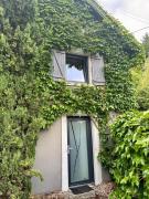 Maison en lisière de forêt, montagne et vignobles