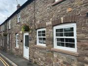 12 Crickhowell Cottages, Town Centre Location