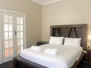 Cheerful 3-bedroom home with free parking on site