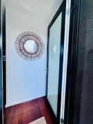 Luxe Riverside Oasis 3BR for 6 Guests Home Near Flemington Racecourse 16 min to CBD 20 min to Airport 2 mins walk to Public Transport to go to Train Station and Highpoint Shopping Centre