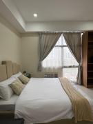 Chic Condo with Gym and Pool Access