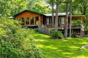 Lakefront 3BR with Bunkhouse and Kayaks, Rowboat Included