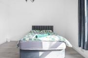 Modern Bury Retreat - Free Parking, Easy Manchester Access