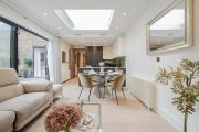 Mayfairs Luxurious Gem with Terrace