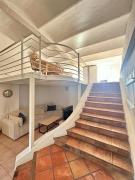 Large duplex with garden in historic house