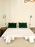 RSRC NEW AC Central & Bright 1BR apartment