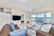 Dolphin Beach H205 Beachfront APT, Blouberg by HMH