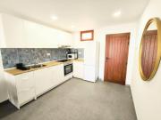 Acogedor Octavo Hábitat by CASAS COCODRILO