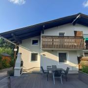 Ferienhaus Fux - Your Lake and Ski Hideaway at Tauplitz near Hallstatt