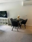 Plush 221 Midnight Braddon 2bedroom 2bathroom Free parking Free wifi