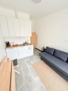 Quiet, Charming Studio Apartment on Ground Floor