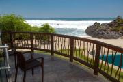 Colibrí Beachfront Room with Pool, Troncones