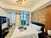 Scr GlamourINetFlixIBalconyICozy