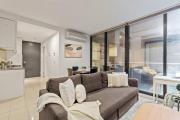 Modern 2BR City Retreat Prime Melbourne CBD