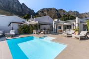 Nura Townhouse Camps Bay with Private Pool & Views