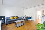 Arc de Triomphe Luxurious 3 Bedroom with NetFlix