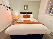 LuxoHaus Luxury 4 Bedroom Home By AltoLuxo Short Lets Serviced Accommodation With Free Wifi & Parking