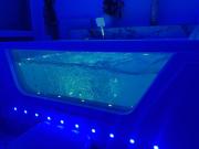 Loveroom de luxe avec jacuzzi sauna vapeur écran 300 cm