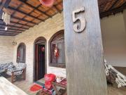 Casa com churrasqueira perto da lagoa